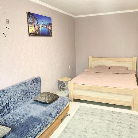 Апартаменты в центре по проспекту Победы парковка рядом Чернигов Экстерьер фото